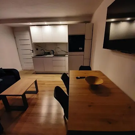 アパート Izery シクラルスカ・ポレンバ